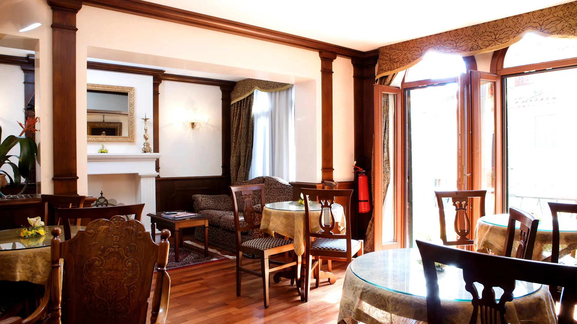 Hotel Al Codega Venecia 4*,